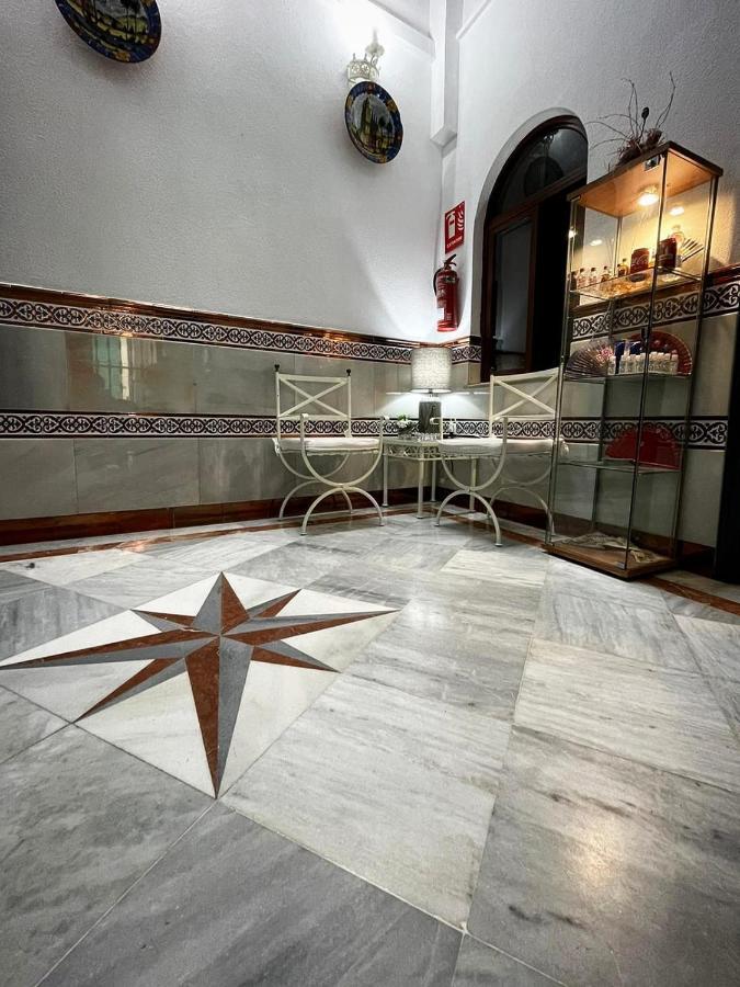 Hostal Paco'S Sevilla Eksteriør bilde Marble floor