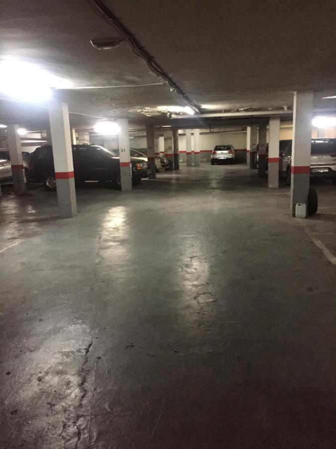 Hostal Paco'S Sevilla Eksteriør bilde The car park at the station