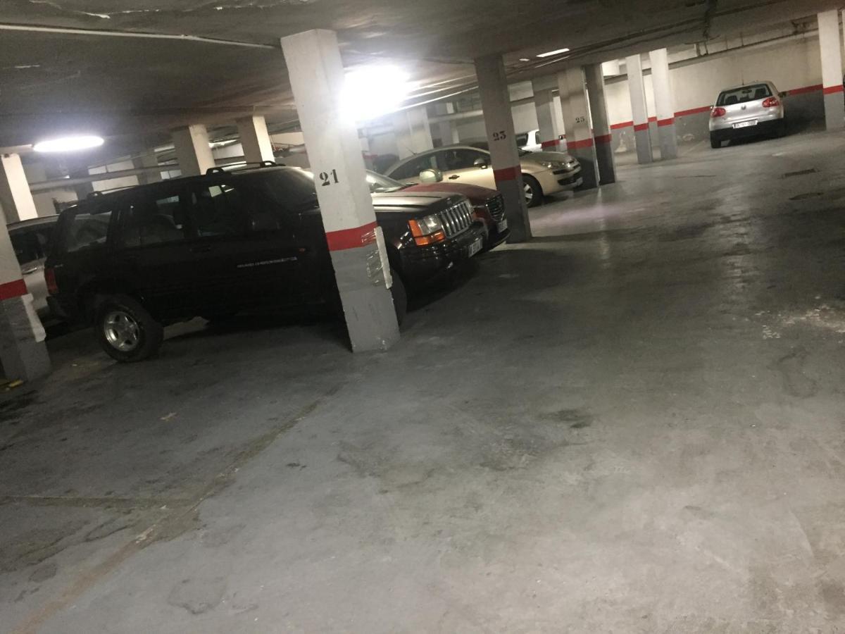 Hostal Paco'S Sevilla Eksteriør bilde The parking garage at the station