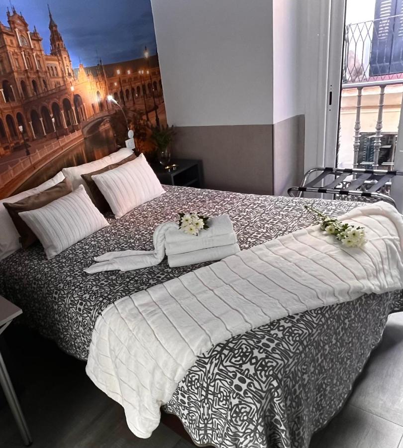 Hostal Paco'S Sevilla Eksteriør bilde A bedroom at the hotel