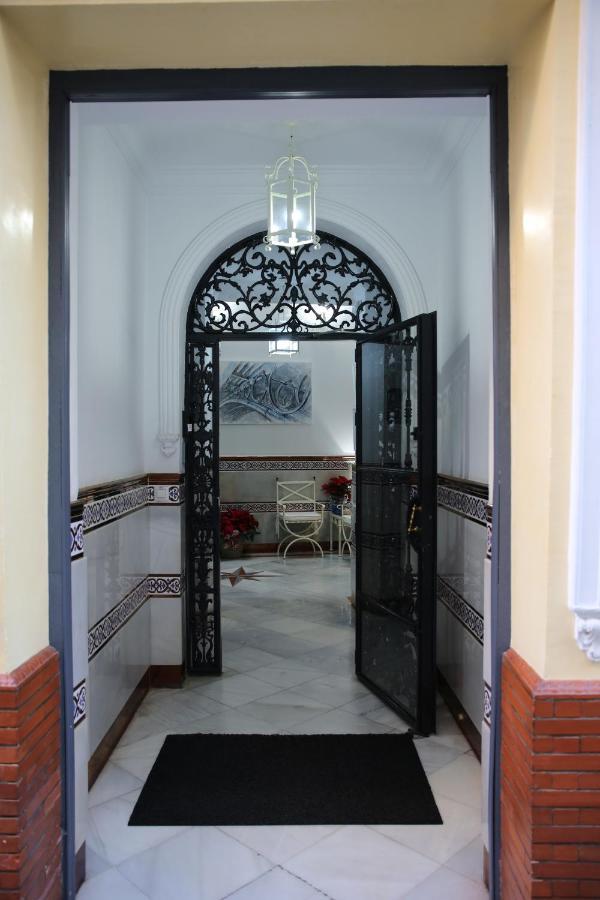 Hostal Paco'S Sevilla Eksteriør bilde Entrance to the patio