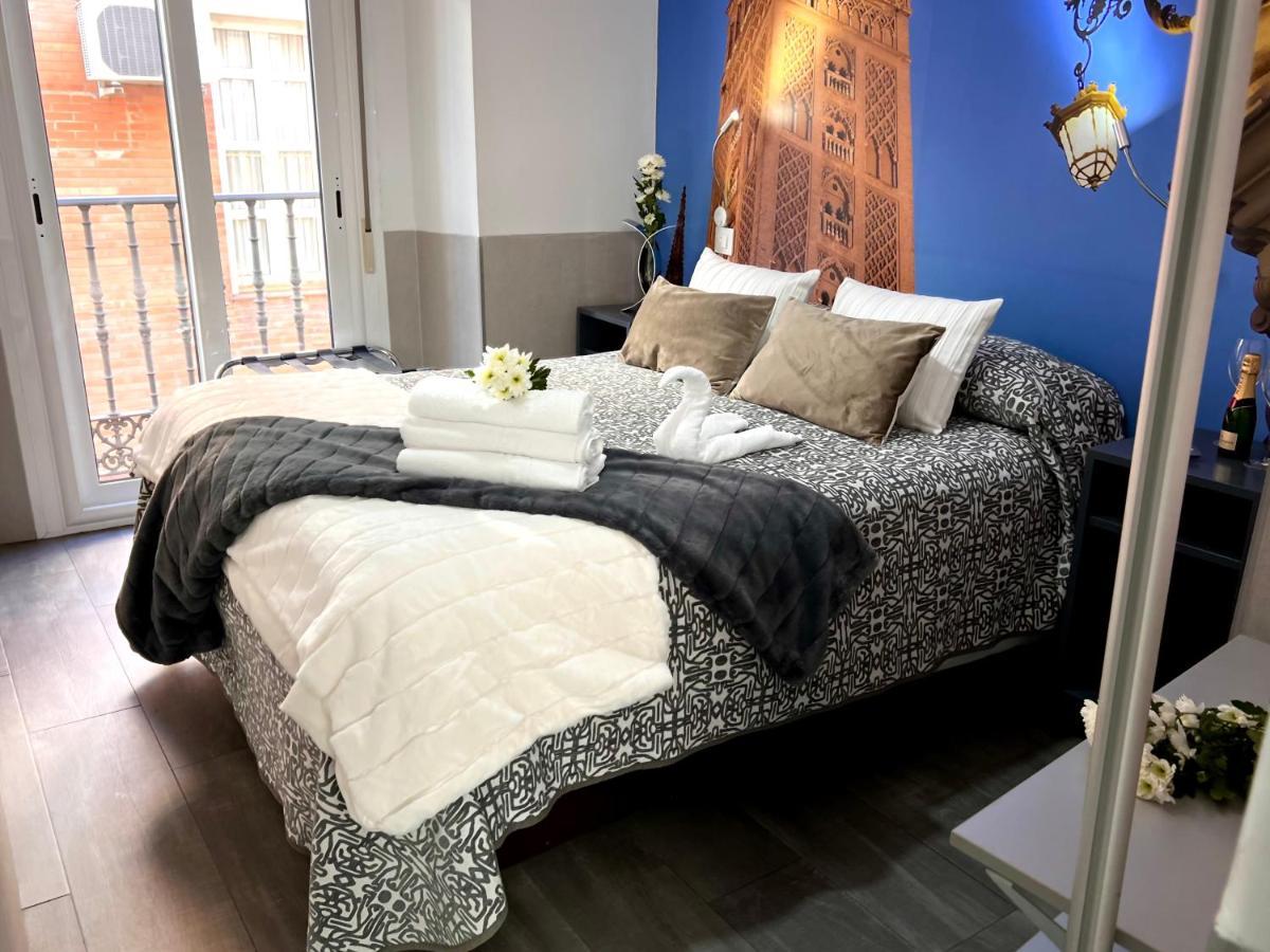 Hostal Paco'S Sevilla Eksteriør bilde A bedroom