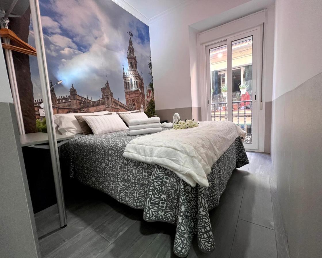 Hostal Paco'S Sevilla Eksteriør bilde A room at the hotel