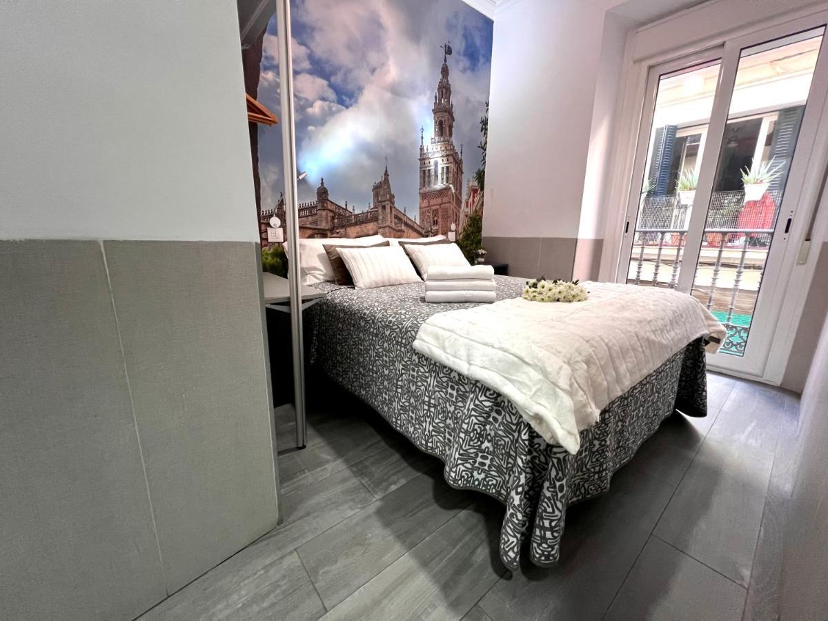 Hostal Paco'S Sevilla Eksteriør bilde A bedroom