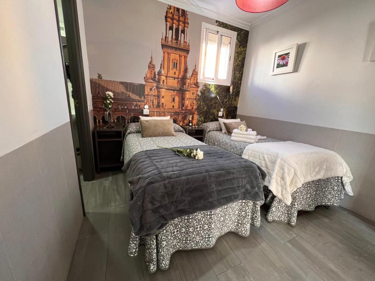 Hostal Paco'S Sevilla Eksteriør bilde A room at the hotel