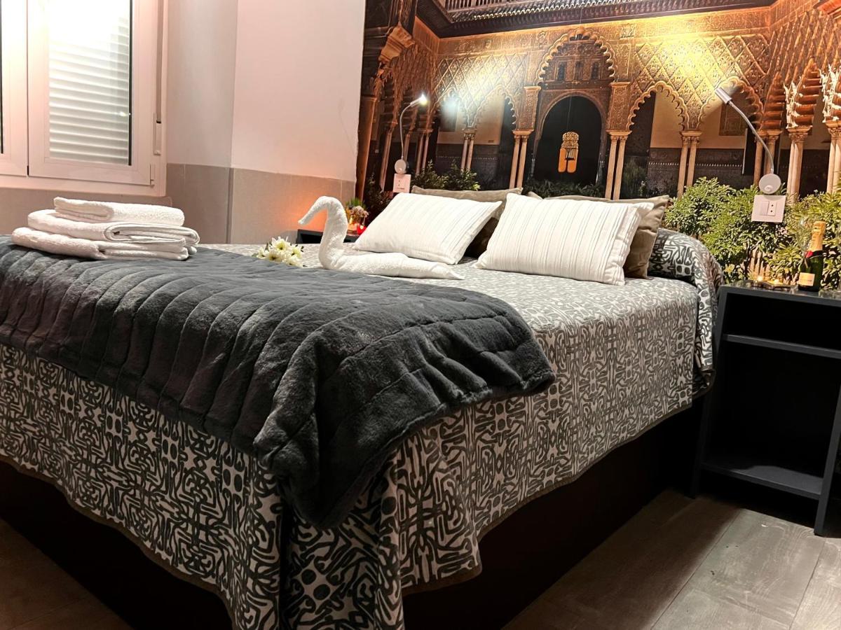 Hostal Paco'S Sevilla Eksteriør bilde A bedroom at the hotel