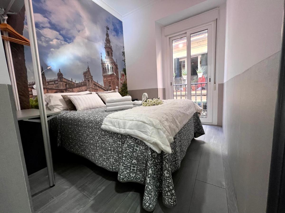 Hostal Paco'S Sevilla Eksteriør bilde A bedroom