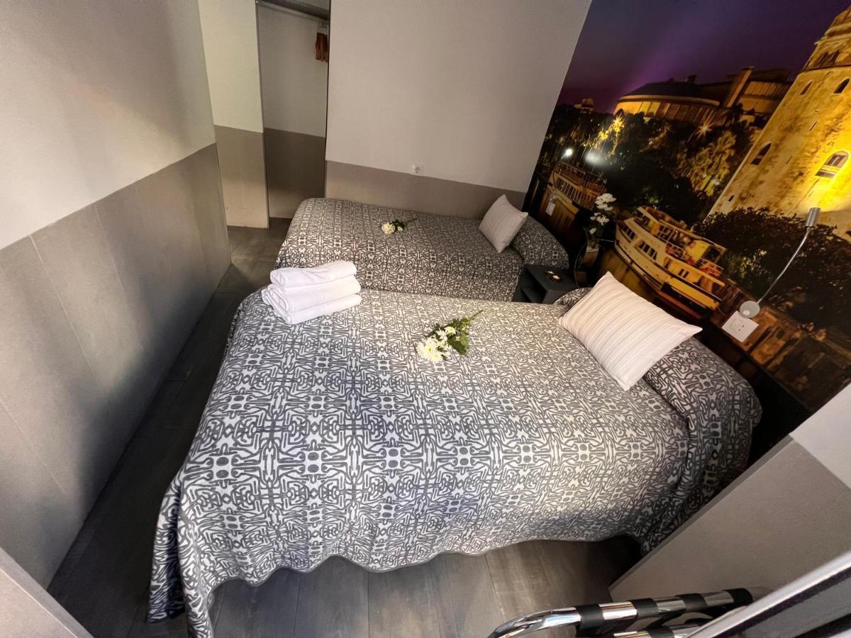 Hostal Paco'S Sevilla Eksteriør bilde A room at the hotel
